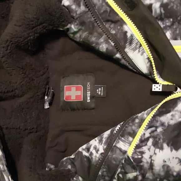 Boys winter coat - Picture 2 of 3